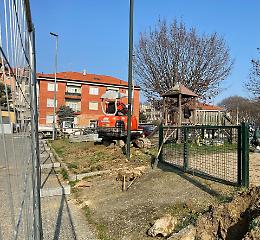 Lavori e nuovi giochi in 28 giardini di Torino. Parte il primo cantiere 