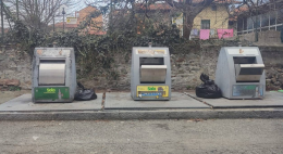 Abbandona i rifiuti fuori dai cassonetti: cittadino di Borgofranco d'Ivrea multato di 300 euro grazie alle telecamere