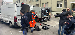 Torino, dopo la guerriglia rom arrivano polizia e netturbini:  "E chi paga il conto? Noi, come sempre"