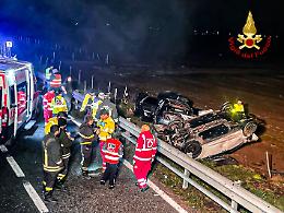 Terribile incidente in autostrada, un morto nello schianto fra tre veicoli