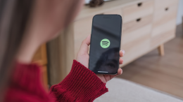 Spotify guida la rivoluzione digitale della musica italiana: numeri e prospettive 2025