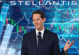 Stellantis, ecco i conti: utili -70% (ma paga i dividendi). Le parole di John Elkann