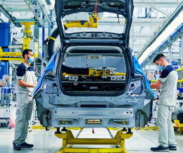 Stellantis, dopo le parole di Elkann scatta lo sciopero nelle fabbriche