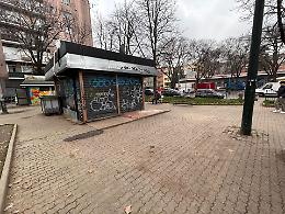 Rimosso il dehors del chiosco abbandonato in piazzetta Zamenhof