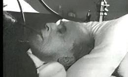 Papa Francesco come Pio XII?  Le foto rubate e la suorina con il fazzoletto bianco