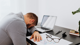 Affaticamento persistente: cause e implicazioni di un problema comune