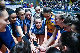 Il Chieri '76 in campo nell'andata della finale di CEV Challenge Cup, Bregoli: «Roma ha fisicità e soluzioni, ma noi vogliamo vincere» 