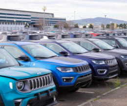 Auto, riparte l'elettrico ma non Stellantis: -14,7% a febbraio