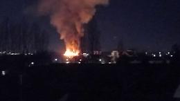 Incendio nella notte a Brandizzo: case distrutte e operazioni di soccorso tempestive