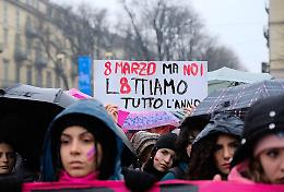 In Piemonte 10 reati al giorno sulle donne. E i vigili arrestano lo stalker che terrorizzava un quartiere