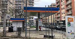 600 firme per salvare Piazza Montanari: la battaglia contro il distributore di benzina