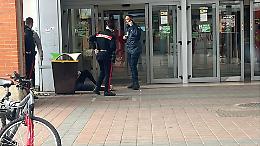 Panico alle Fornaci, ragazzo picchiato dal "rivale" nel centro commerciale