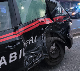 Ubriaco alla guida si schianta contro l'auto dei carabinieri: un militare all'ospedale