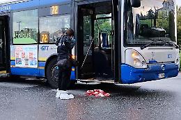 Tentato omicidio sul bus Gtt, arriva la condanna dopo le coltellate per “colpa” di un cane 