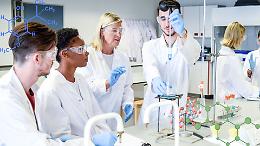 Più opportunità e stipendi migliori: il vantaggio di studiare materie scientifiche