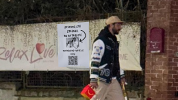 Torino, via Roma tappezzata di volantini shock: che hai combinato Stefano?