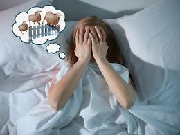 Stanco morto ma non riesci a dormire? Ecco perché (e come risolvere il problema una volta per tutte)