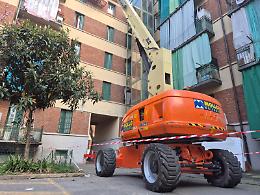 «Dammi l'alluminio o ti brucio». Le minacce agli operai nel cantiere Atc