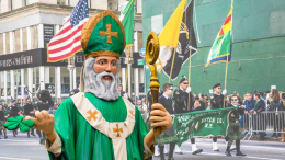 Si festeggia oggi San Patrizio: la storia, le tradizioni e le celebrazioni nel mondo della festa più verde dell'anno