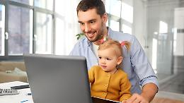 Congedo di paternità: perché tanti papà ancora non lo usano?