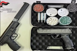 Si aggira per le vie di Acqui Terme con una pistola a gas, denunciato un 55enne