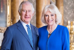 Re Carlo e il regalo di Natale: tutti insieme l&rsquo;ultima volta