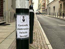 Un Banksy torinese in via Calandra: l'arte urbana che invita alla felicità