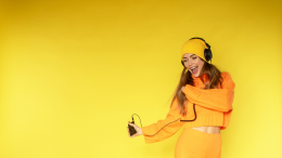 Primavera 2025: una playlist per le giornate di sole e vibrazioni spensierate