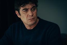  Riccardo Scamarcio oggi a Torino: scatta la caccia ai selfie