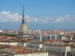 Come cambia il personale del comune di Torino: meno dipendenti ma più qualificati e giovani