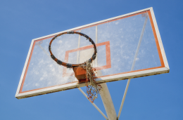 Nuovi atti vandalici al campo da basket: un problema nel quartiere Santa Rita