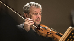 Fabio Biondi dirige la Filarmonica del Regio: un ponte tra epoche e armonie