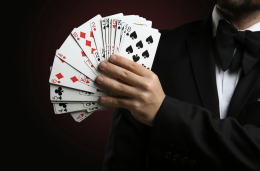 Un gioco di prestigio finito male: quattro ragazzi derubati durante una gita