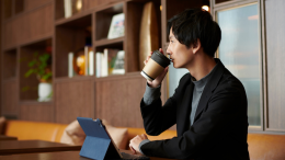 Sostituire il caffè: scopri le bevande che stimolano senza stress