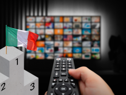 Italia, regina della TV: nessuno guarda più schermi di noi!