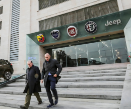Stellantis ora licenzia (due) colletti bianchi: sciopero a Mirafiori