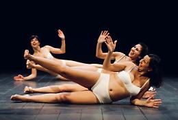 "Svelarsi": un inno alla sorellanza al teatro Erba