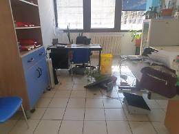 Computer rotti a colpi di mazza: assalto agli uffici del servizio sociale