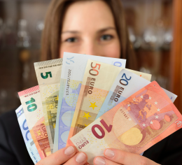 Cosa fai con 5.000 euro? Ecco le risposte dei ventenni fra social e (pochi) influencer