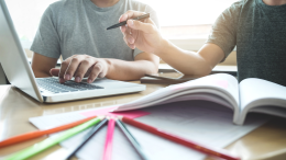 A Torino cresce l’interesse per l’homeschooling, ma quali sono i suoi pro e contro?