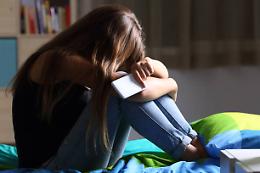 Va dallo psicologo della scuola e denuncia lo zio: «Mi tocca e mi bacia»