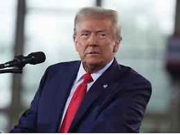 Ecco i prodotti colpiti dai dazi di Trump: auto, moda, cibo e lusso più cari negli Stati Uniti