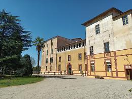 Scopri il Castello di Sanfrè: un tour nella storia e nell'arte del Piemonte