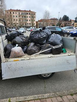 Cuorgnè: un quintale di rifiuti raccolti dai volontari di Plastic Free
