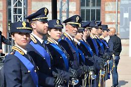 «Buon compleanno, polizia!». Ma a Torino è boom di chiamate al 112