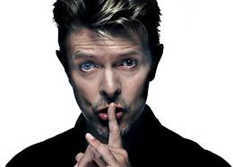 David Bowie come non l’avete mai visto: scatti inediti tra famiglia, memoria e palco