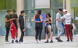 Adolescenti in balia di sesso e social? Ecco cosa sta succedendo e come intervenire