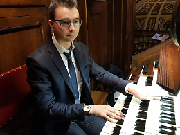 La Domenica delle Palme di Gabriele Studer: l'organista di Re Carlo e San Pietro