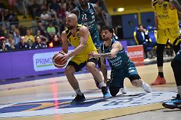 La Reale Mutua contro Avellino, con il mirino puntato sui playoff, capitan Schina: «Avanti così»