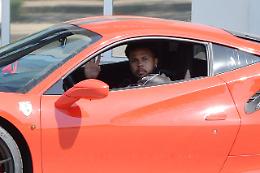 McKennie in Ferrari, Perin e gli altri giocatori: facce scure all'uscita dalla Continassa